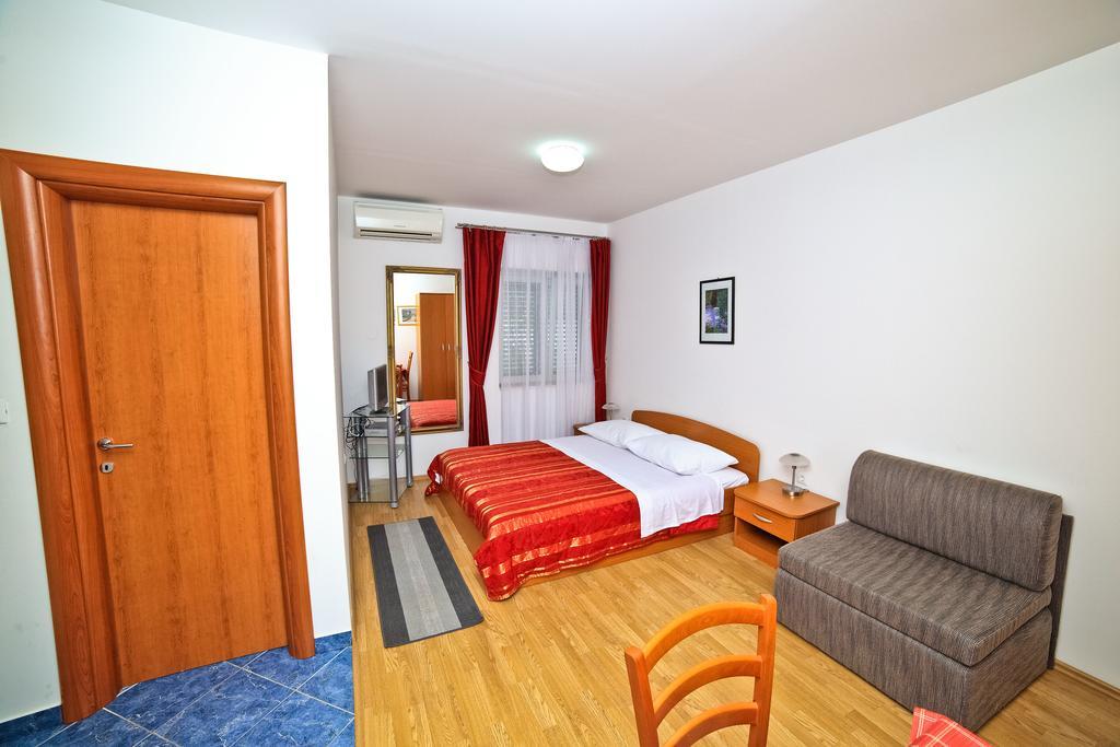 Apartments Bozikovic ポドストラナ エクステリア 写真